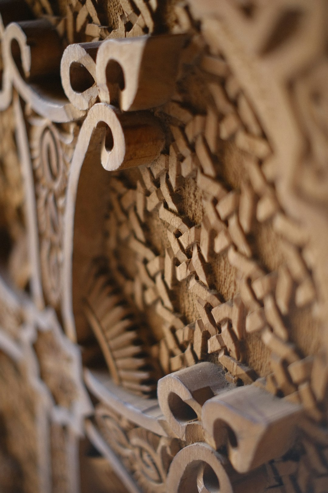 gallery-03 a-close-up-of-a-wooden-carving-of-a-clock-gehwxvq1ey0